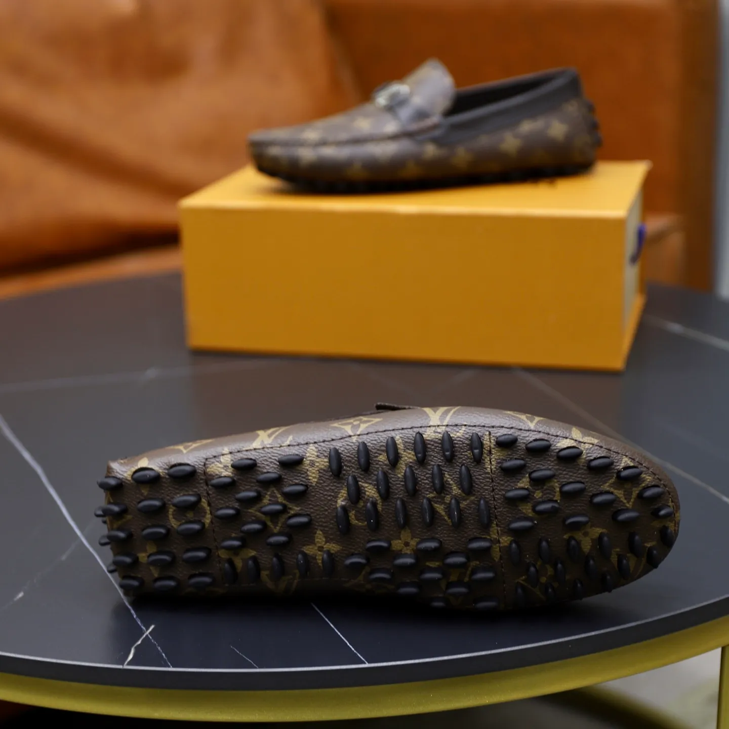 Ex-factory price: 480💰【LV】Louis Vuitton ⚠️High-end men’s driving and pedal series ⚠️38-44 (customized for 45) ⚠️All original cowhide leather! Thick and soft! Made entirely of calfskin lining! The latest non-slip beanie sole! Three-dimensional package technology! Fashionable and classic! Handicrafts! Original high quality! Feel free to compare!